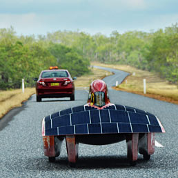 Al via la gara di auto solari nel deserto australiano. Coinvolge le  migliori università al mondo e big dell'industria - Il Sole 24 ORE