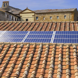 Gli aiuti al fotovoltaico ridotti del 18% nel 2011 (Fotolia)