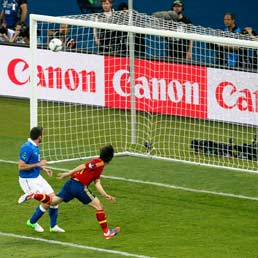 Spagna - Italia 4-0, il primo gol di David Silva (Ap)