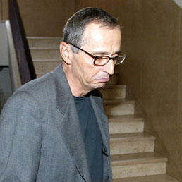 Il medico sportivo Michele Ferrari a Bologna in una immagine del 2004 (Ansa)