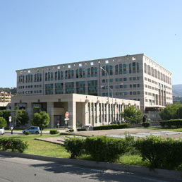 Una visuale del palazzo che ospita gli uffici della Procura di Reggio Calabria. (Ansa)