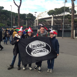 Paolo Roncoroni (primo da destra) con alcuni compagni di squadra domenica scorsa all'Olimpico
