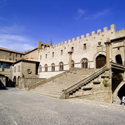 Il palazzo dei Papi a Viterbo (Marka)