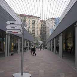 Benedetto Portello: a Milano ha fatto salire in prezzi delle case circostanti del 45%. Nella foto il centro commerciale Portello