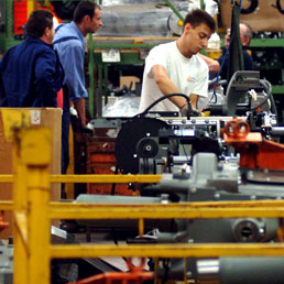 Produzione industriale ancora con segno meno a luglio