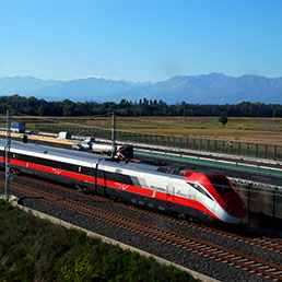 Il mercato (e il piacere) dei treni superveloci (Fotogramma)