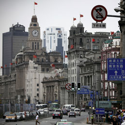 Griffe in marcia verso la Cina (Foto Reuters-Shangai)