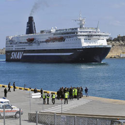 Sardegna, insorgono albergatori e consumatori: traghetti troppo cari. Ecco come difendersi