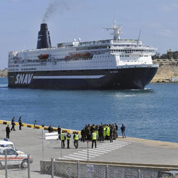 Sardegna, insorgono albergatori e consumatori: traghetti troppo cari. Ecco come difendersi 