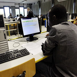 Lavorare in Italia? Il 73% degli stranieri dice sì (Fotogramma)