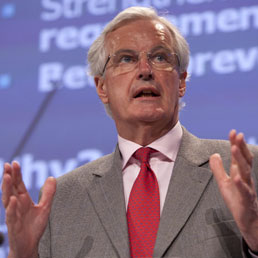 La Ue propone un fondo per gestire i fallimenti bancari. Nella foto Michel Barnier, commissario per il mercato interno (EPA)