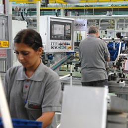 La produzione industriale balza ad aprile: +1% mensile e +3,7% annuo