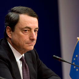 L'ultima mossa della Merkel per ostacolare la nomina di Draghi alla Bce: candidarlo alla guida del Fmi