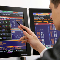 Il Tesoro fa il pieno di BoT a 12 mesi, tasso poco sotto l'1% - Borse incerte su paura scudo anti-spread - Video