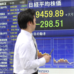 Tokyo, sale la fiducia delle imprese e il Nikkei chiude a +1,3%. E la Cina rallenta ancora