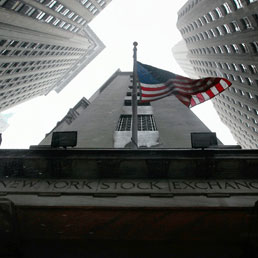 Wall Street sale con le materie prime