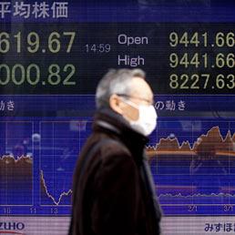 L'emotività dei mercati, impauriti dal rischio nucleare, schiaccia le Borse europee (Epa)