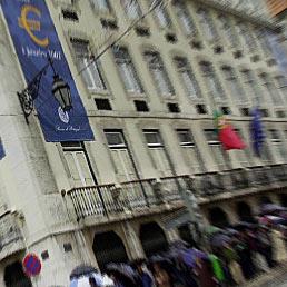 Per i mercati il Portogallo è da salvare. I bond a 2 anni volano all'8,15% e superano i tassi a 10 anni. Nella foto la sede della Banca centrale portoghese a Lisbona (AFP Photo)