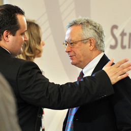 Il Ministro delle finanze olandese Jan Kees de Jager con Giulio Tremonti all'Ecofin. Apr 8, 2011 (AFP PHOTO / GEORGES GOBET)