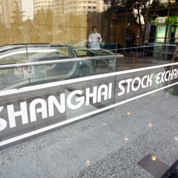 La Borsa di Shanghai apre alle società straniere (Afp)