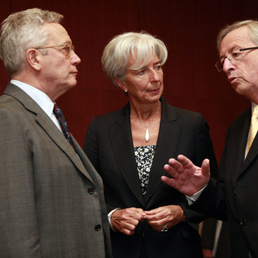 Tremonti, Lagarde e Juncker al meeting di Bruxelles (Epa)