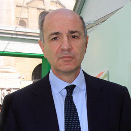 L'amministratore delegato di Intesa Sanpaolo, Corrado Passera (Ansa)