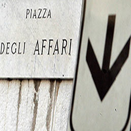 Borse, Milano fanalino di coda: spread (e banche) trascinano giù il listino - Wall Street chiude positiva - Il Tesoro fa il pieno di bond ma i tassi schizzano
