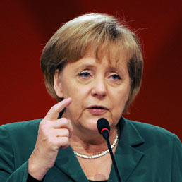 E la Merkel ribatte: il governo segua le indicazioni del Colle