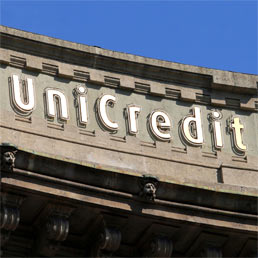 UniCredit, volano titolo e diritti