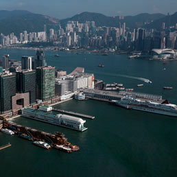 Arrestati per corruzione i fratelli del mattone di Hong Kong. Il titolo brucia 5,8 miliardi in una seduta (Reuters)