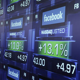 Facebook si prepara alla seconda giornata in borsa: nei pre-scambi il titolo scende sotto il prezzo dell'Ipo (AP Photo)