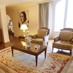 Nella foto la suite "Grace Kelly" del Carlton Hotel di Cannes dove ha alloggiato il presidente Usa Barack Obama durante il G20 del 3-4 novembre 2011 (Afp)