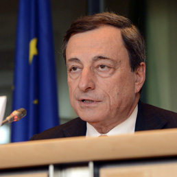 Mario Draghi interviene al Parlamento europeo (Afp)