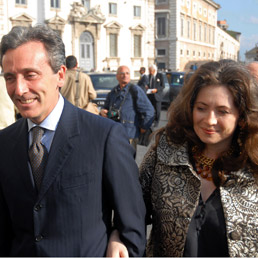 Il ministro Grilli con l'ex moglie Lisa Lowenstland in una foto del 2007. (Fotogramma)