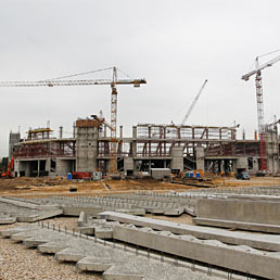 Nella foto il cantiere dove è in costruzione il nuovo Spartak Stadium a Mosca in vista dei campionati del mondo di calcio del 2018 (Corbis)