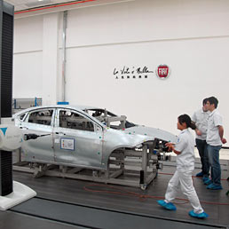 Nella foto la nuova fabbrica Fiat a Changsha, Cina, dove si produce dallo scorso anno il modello Viaggio, in collaborazione con la Guangzhou Automobile Group (Ansa)