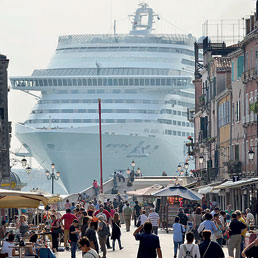 San Marco sfratta le grandi navi