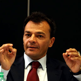 Imu, Fassina: le risorse non bastano per esentare abitazioni lusso. Brunetta: Saccomanni non si presenti con «aut aut» in Cdm