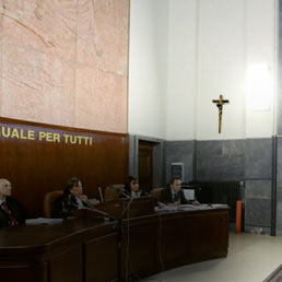 Per la Cassazione l'esposizione del crocifisso in tribunale non lede la libertà di religione