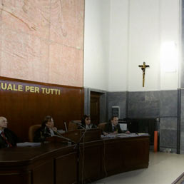 Per la Cassazione l'esposizione del crocifisso in tribunale non lede la libert di religione