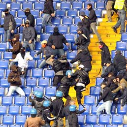 Se la squadra è lontana una sola firma in questura