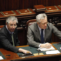 Tremonti: dimissioni in tasca? No, solo una manovra seria. Bossi: il governo rischia