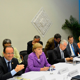 Nella foto, da sinistra, il presidente francese Franois Hollande, il cancelliere tedesco, Angela Merkel, il presidente del Consiglio Mario Monti e il primo ministro spagnolo, Mariano Rajoy