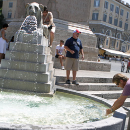 http://i.res.24o.it/images2010/SoleOnLine5/_Immagini/Notizie/2012/07/caldo-ansa-258.jpg?uuid=90dd6dde-e09a-11e1-af5a-5a62ea9f98f1
