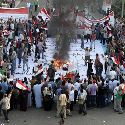 Egitto, 7 morti negli scontri a nord del Cairo. Obama preoccupato, via i diplomatici Usa