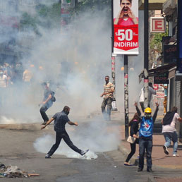 Istanbul, pomeriggio ad alto rischio per manifestazioni contrapposte dopo lo sgombero di Gezi Park