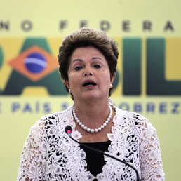 Il referendum di Dilma non convince, in Brasile sciopero generale l'11 luglio - Battaglia nella favela a Rio, 9 morti