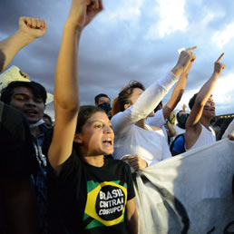 Che succede in Brasile? Ecco le tre spine nel fianco di Dilma Rousseff - Nuovi scontri a Fortaleza prima di Brasile-Messico - Foto