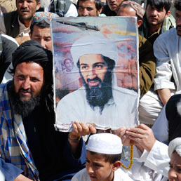 Sostenitori di bin Laden in Pakistan. Mag 6, 2011 (Reuters)