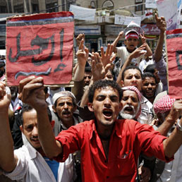 In Yemen i fedeli del presidente Saleh uccidono 15 manifestanti